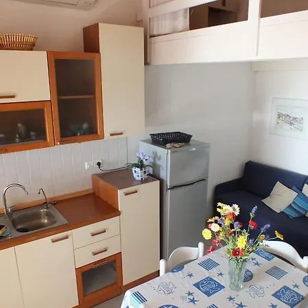 Golden River N6 Apartment *